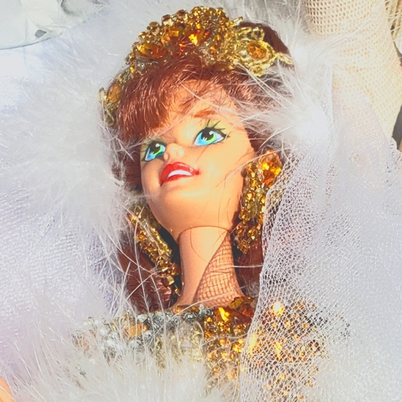 Gorgeous Barbie collectible doll - Picture 1 of 2